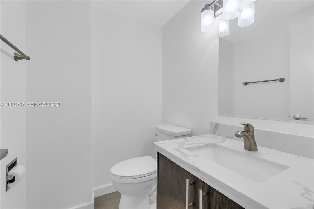 На продажу: $360,000 (2 спален, 2 ванн, 1520 Квадратных фут)