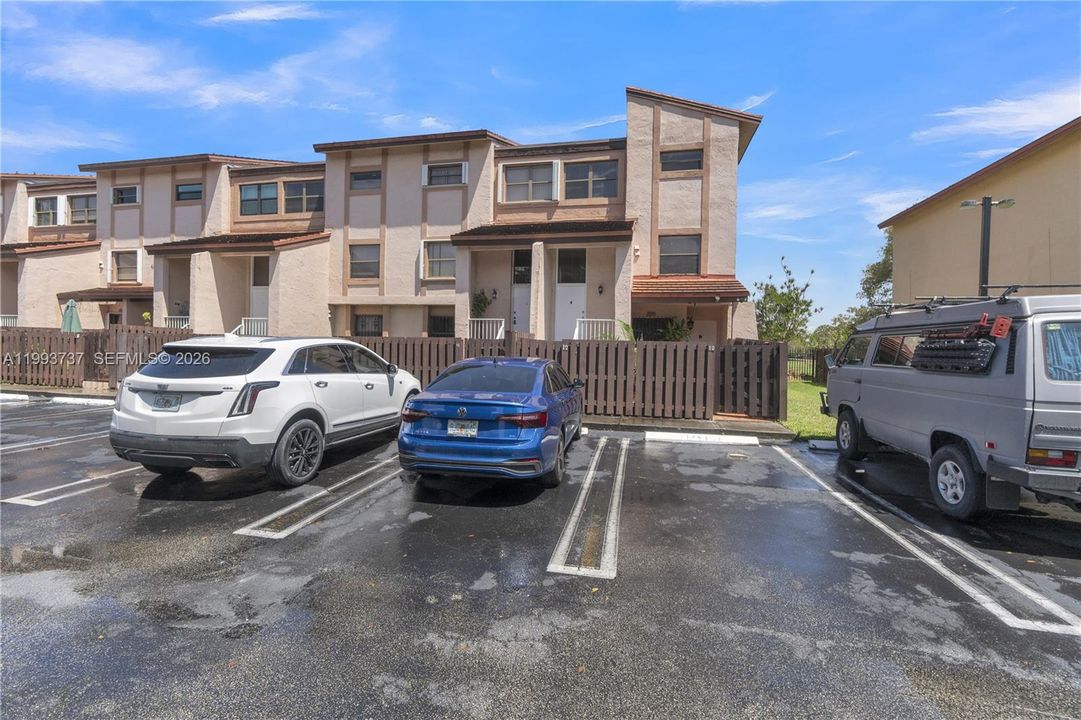 На продажу: $360,000 (2 спален, 2 ванн, 1520 Квадратных фут)