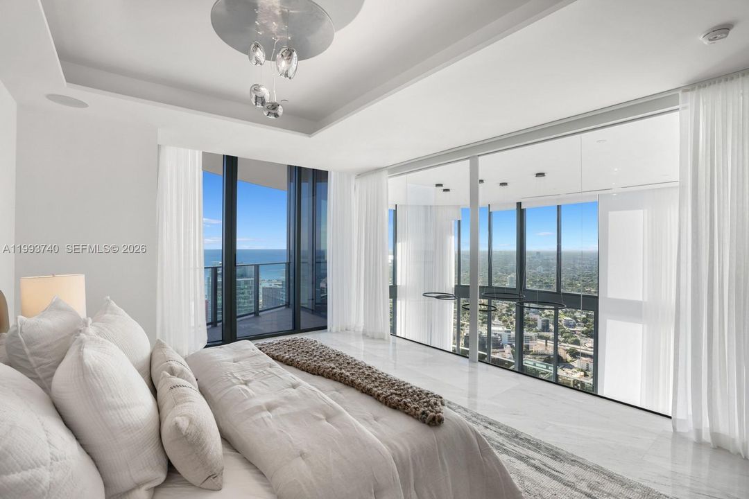 出租: $50,000 (6 贝兹, 5 浴室, 5173 平方英尺)