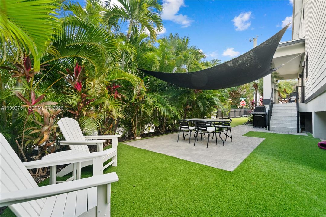 For Sale: $939,000 (3 beds, 3 baths, 1936 Square Feet)