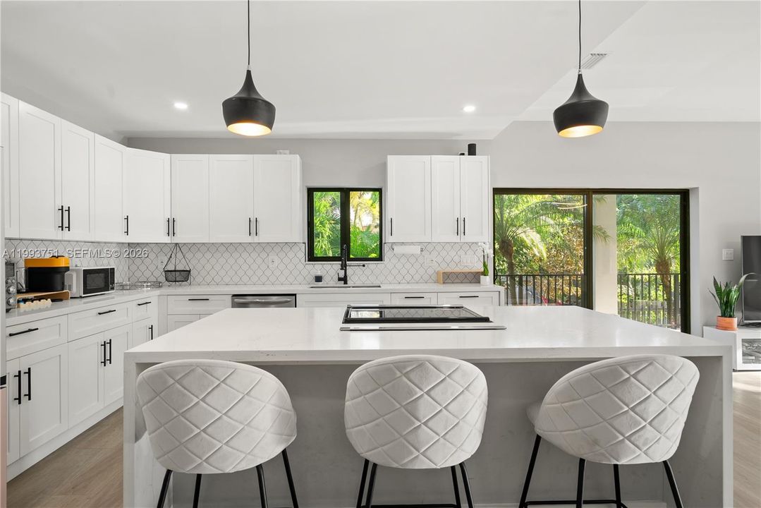 For Sale: $939,000 (3 beds, 3 baths, 1936 Square Feet)
