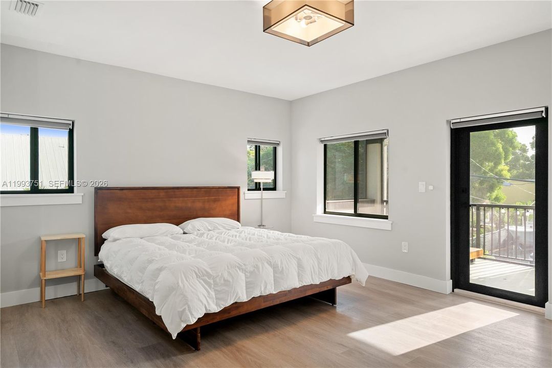 For Sale: $939,000 (3 beds, 3 baths, 1936 Square Feet)