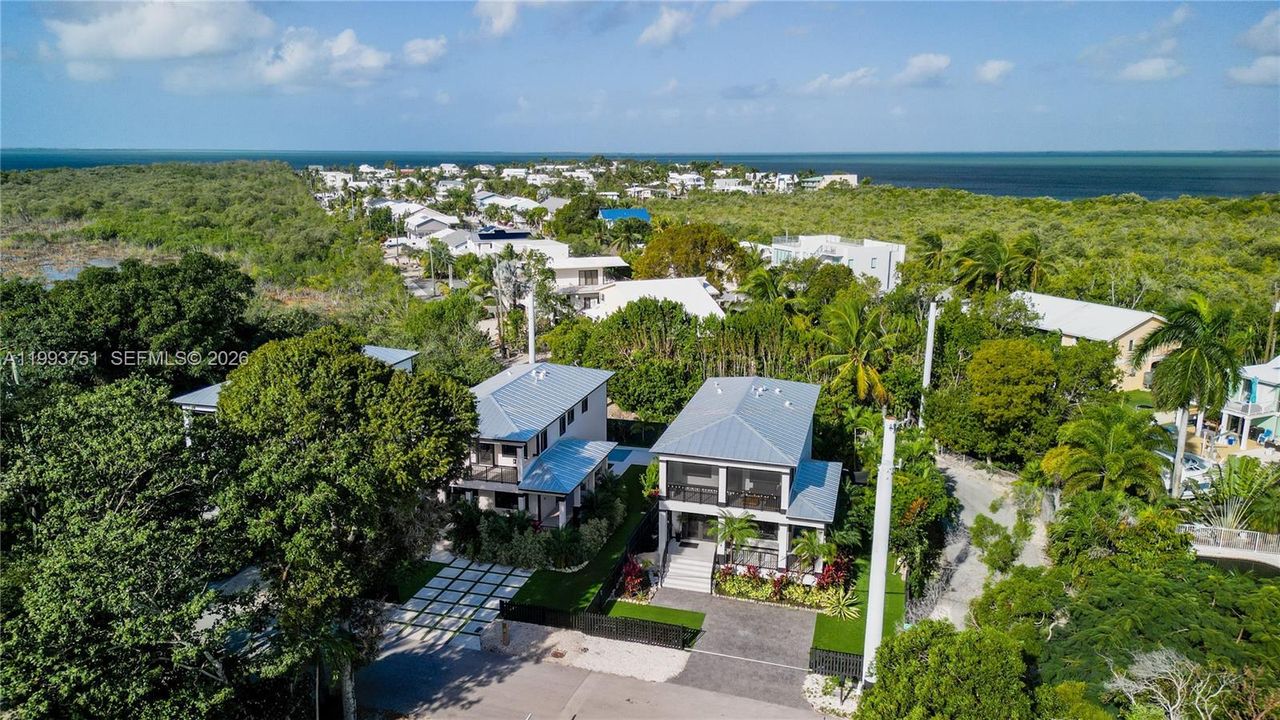 For Sale: $939,000 (3 beds, 3 baths, 1936 Square Feet)