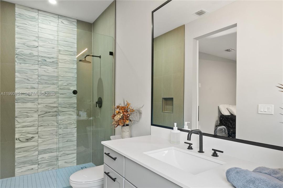 For Sale: $939,000 (3 beds, 3 baths, 1936 Square Feet)