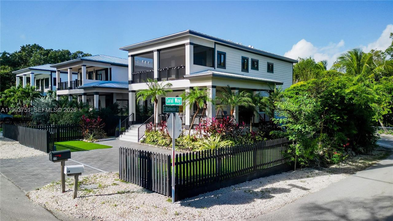 For Sale: $939,000 (3 beds, 3 baths, 1936 Square Feet)