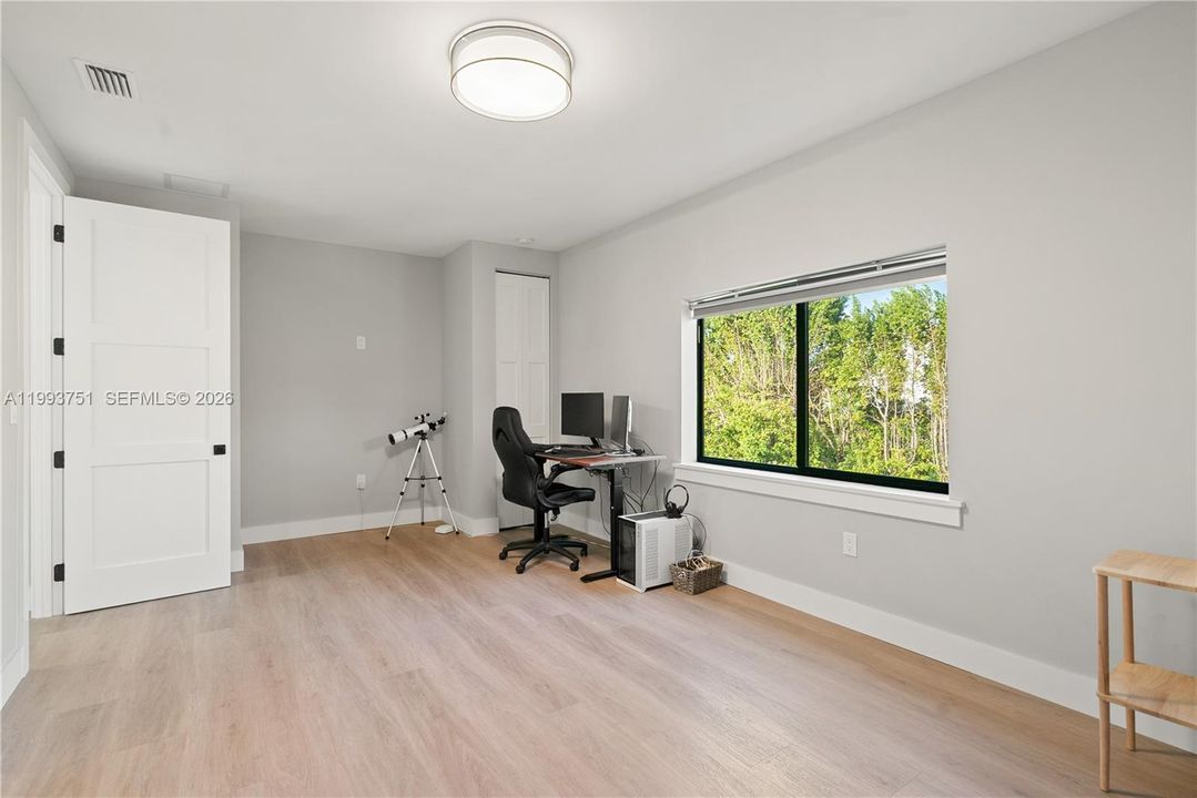 For Sale: $939,000 (3 beds, 3 baths, 1936 Square Feet)