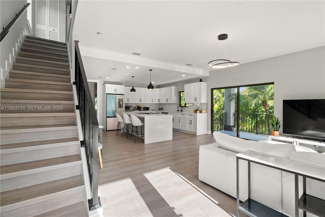 For Sale: $939,000 (3 beds, 3 baths, 1936 Square Feet)