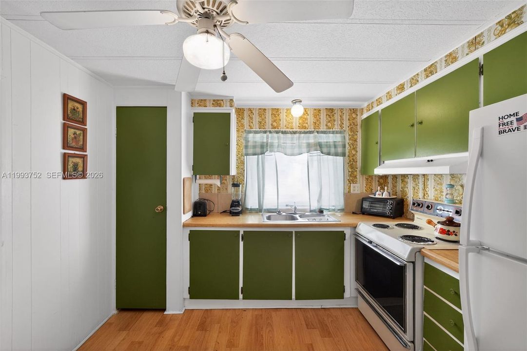 For Sale: $25,000 (2 beds, 1 baths, 1100 Square Feet)