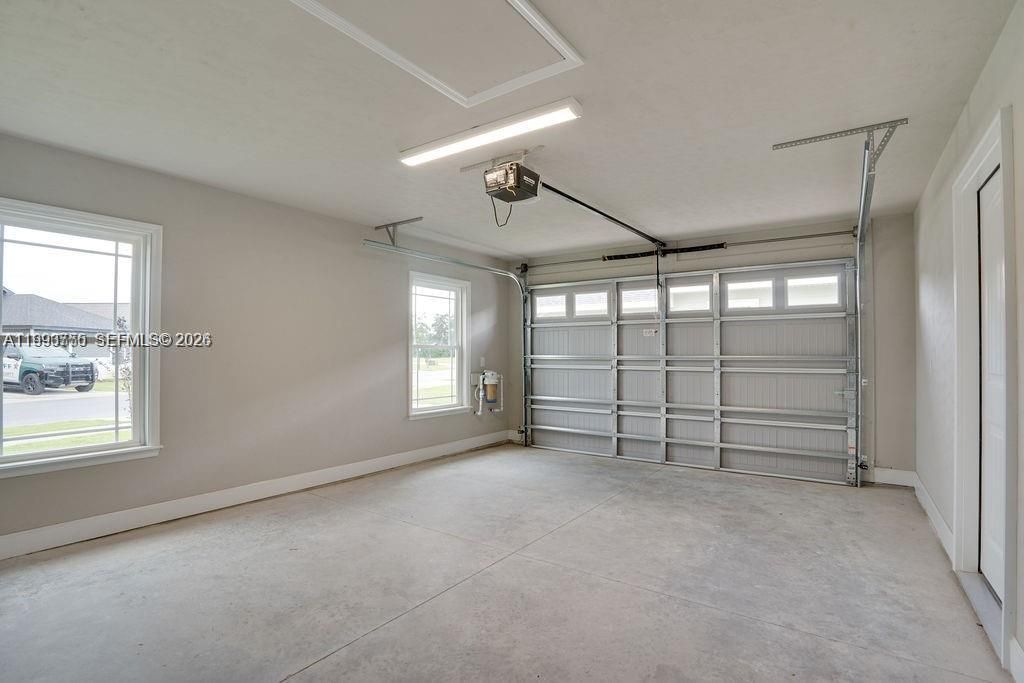 For Rent: $2,400 (3 beds, 2 baths, 2017 Square Feet)