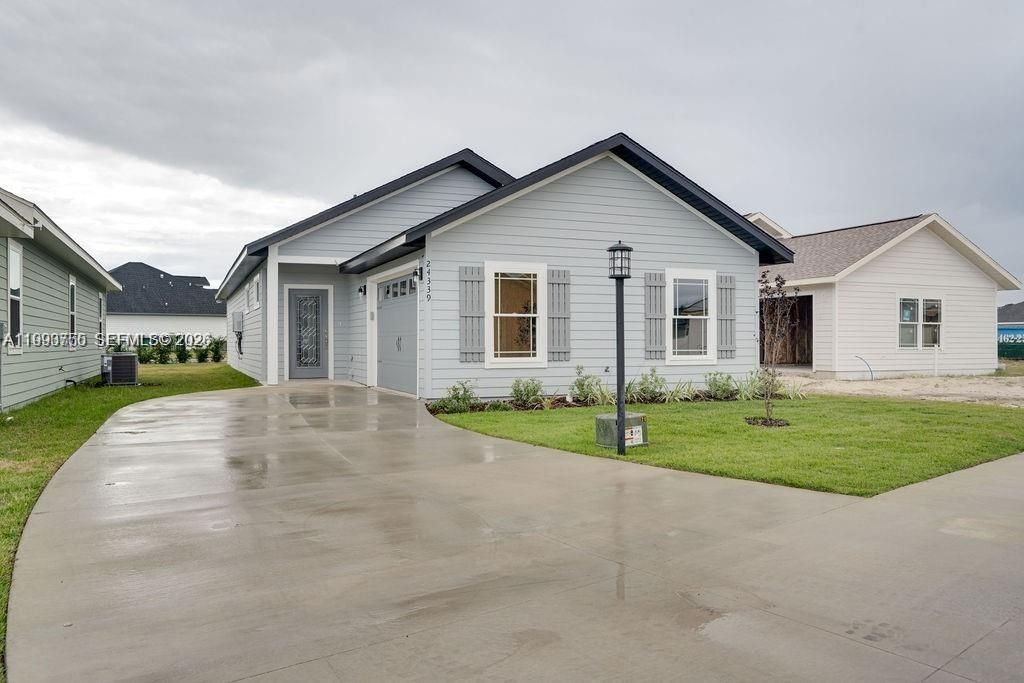 For Rent: $2,400 (3 beds, 2 baths, 2017 Square Feet)