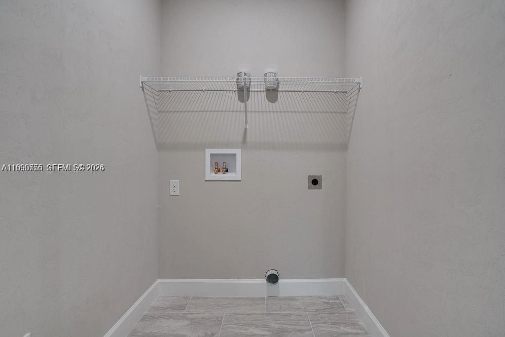 For Rent: $2,400 (3 beds, 2 baths, 2017 Square Feet)