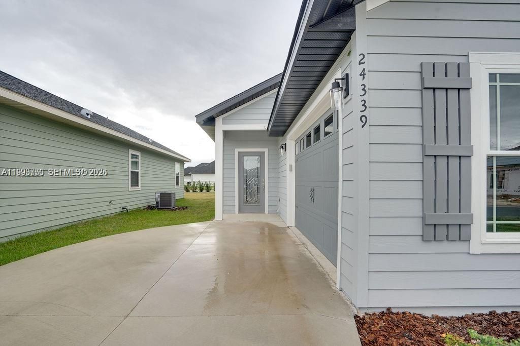 For Rent: $2,400 (3 beds, 2 baths, 2017 Square Feet)
