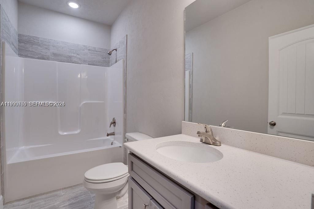 For Rent: $2,400 (3 beds, 2 baths, 2017 Square Feet)