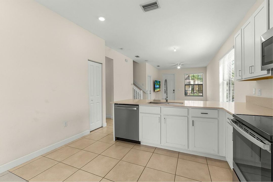 10156-W-Villa-Cir-HigMedia-021-1280