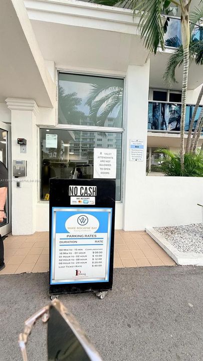 For Sale: $275,000 (1 beds, 1 baths, 825 Square Feet)