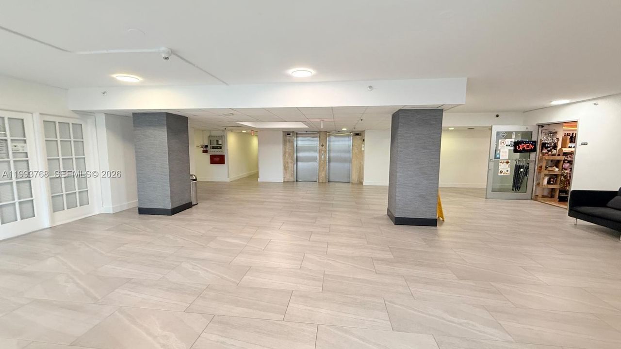 For Sale: $275,000 (1 beds, 1 baths, 825 Square Feet)