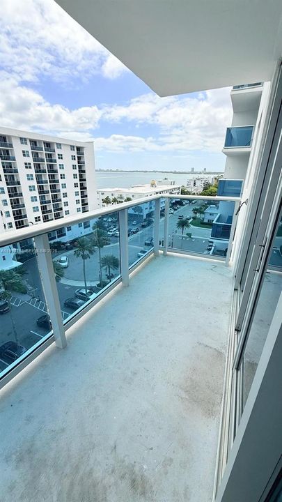 For Sale: $275,000 (1 beds, 1 baths, 825 Square Feet)