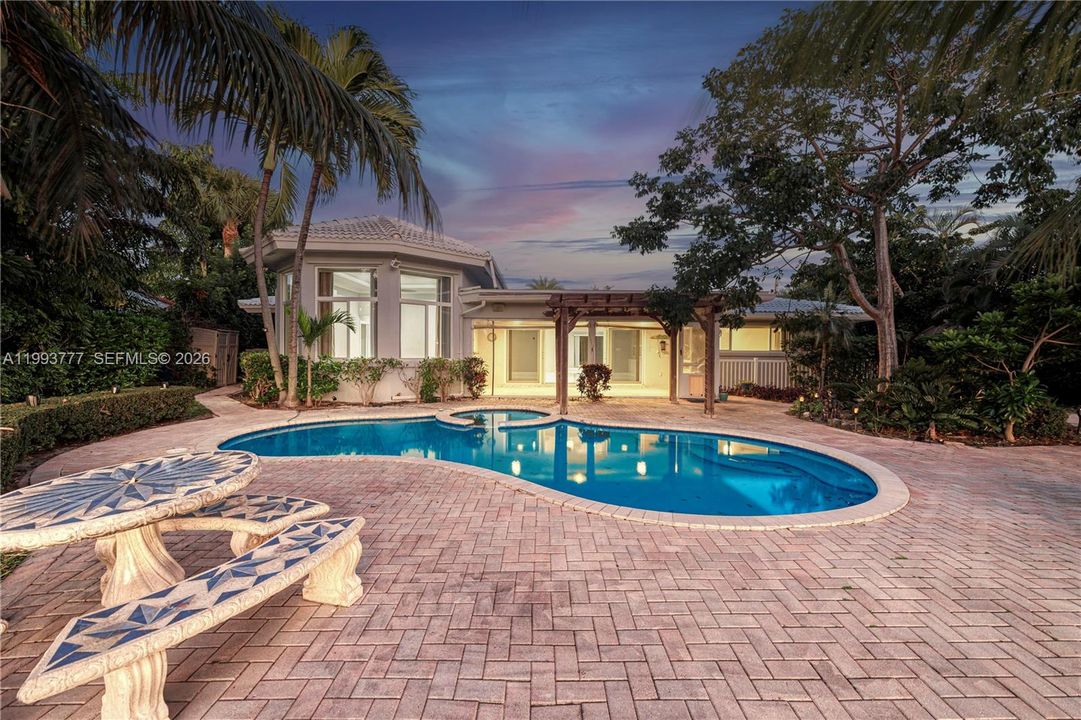 For Rent: $9,500 (4 beds, 4 baths, 2307 Square Feet)