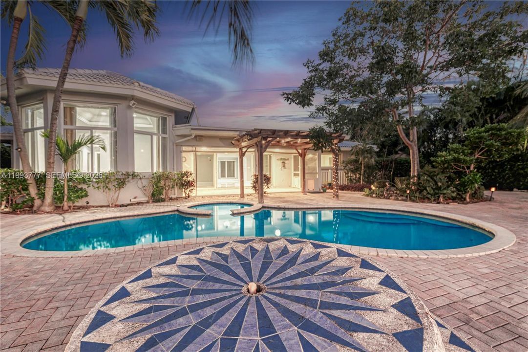 For Rent: $9,500 (4 beds, 4 baths, 2307 Square Feet)
