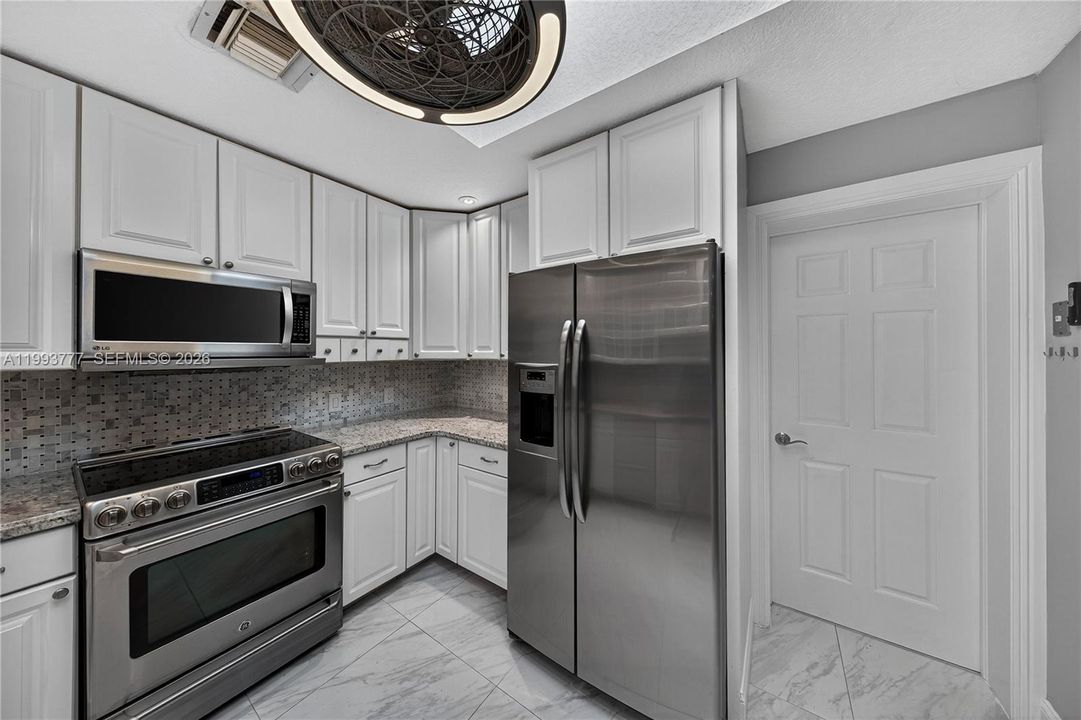 For Rent: $9,500 (4 beds, 4 baths, 2307 Square Feet)