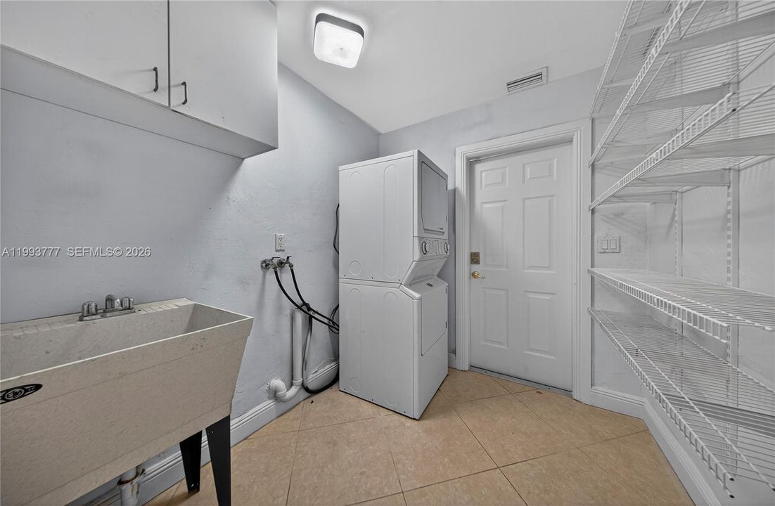 For Rent: $9,500 (4 beds, 4 baths, 2307 Square Feet)