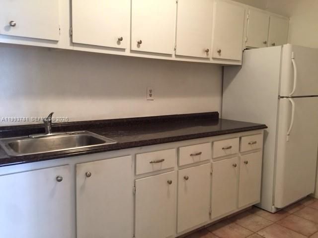 For Sale: $270,000 (1 beds, 1 baths, 854 Square Feet)