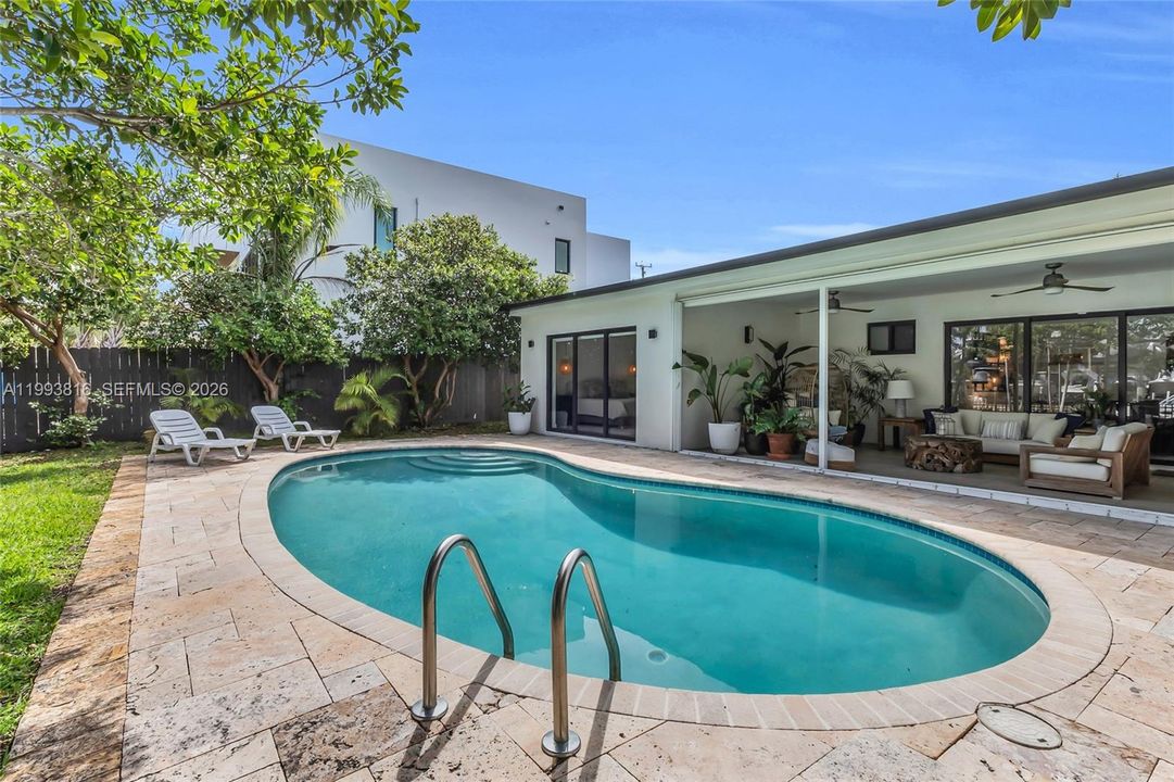 For Sale: $2,650,000 (3 beds, 2 baths, 2121 Square Feet)