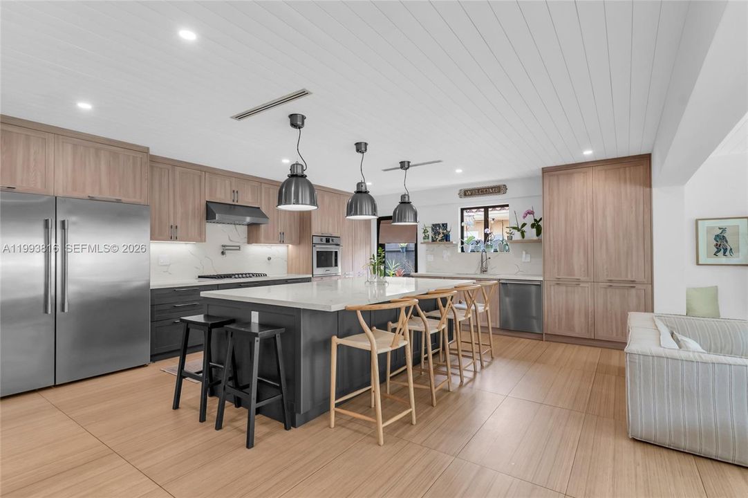 For Sale: $2,650,000 (3 beds, 2 baths, 2121 Square Feet)