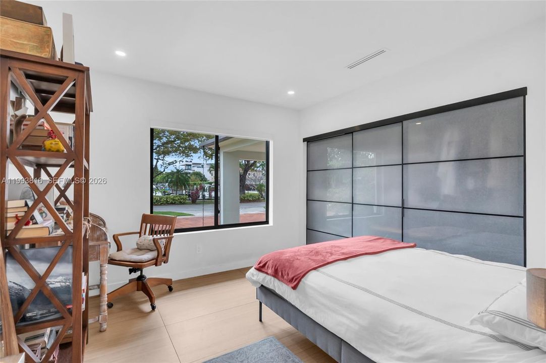 For Sale: $2,650,000 (3 beds, 2 baths, 2121 Square Feet)