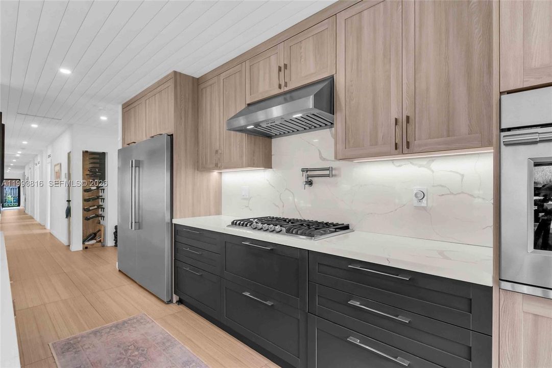 For Sale: $2,650,000 (3 beds, 2 baths, 2121 Square Feet)