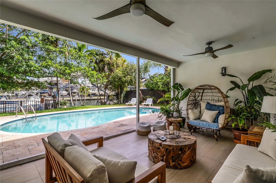 For Sale: $2,650,000 (3 beds, 2 baths, 2121 Square Feet)
