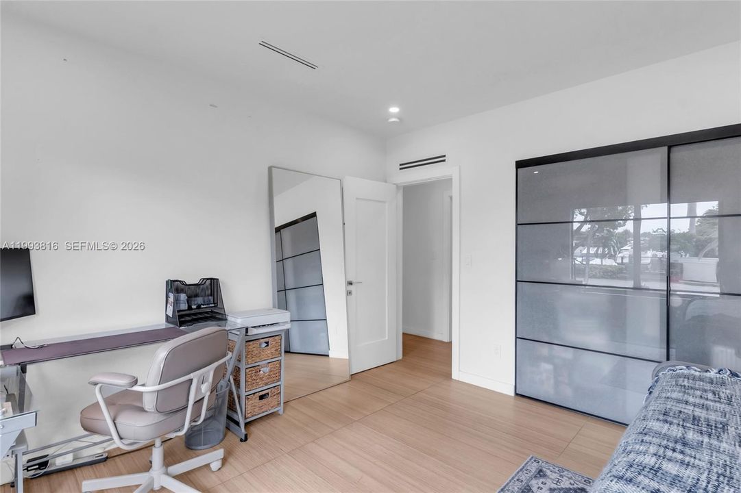 For Sale: $2,650,000 (3 beds, 2 baths, 2121 Square Feet)