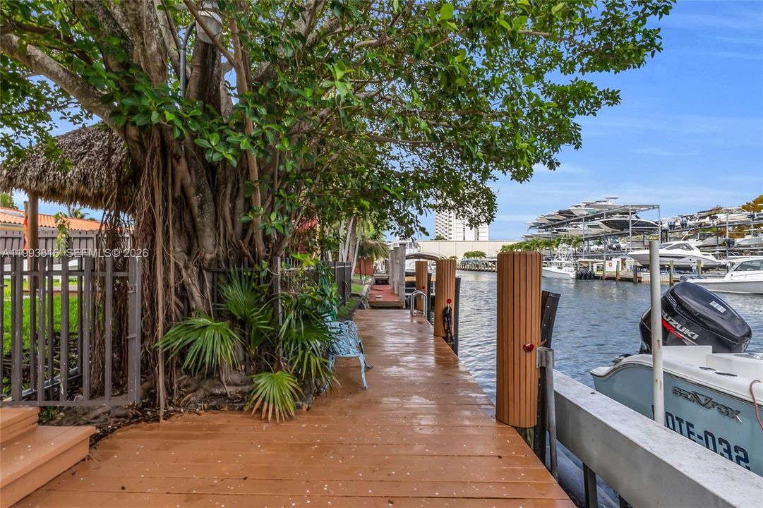 For Sale: $2,650,000 (3 beds, 2 baths, 2121 Square Feet)