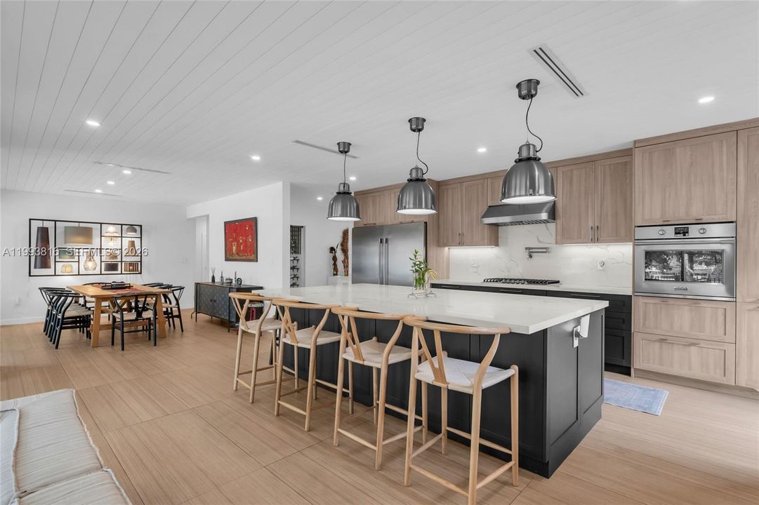 For Sale: $2,650,000 (3 beds, 2 baths, 2121 Square Feet)