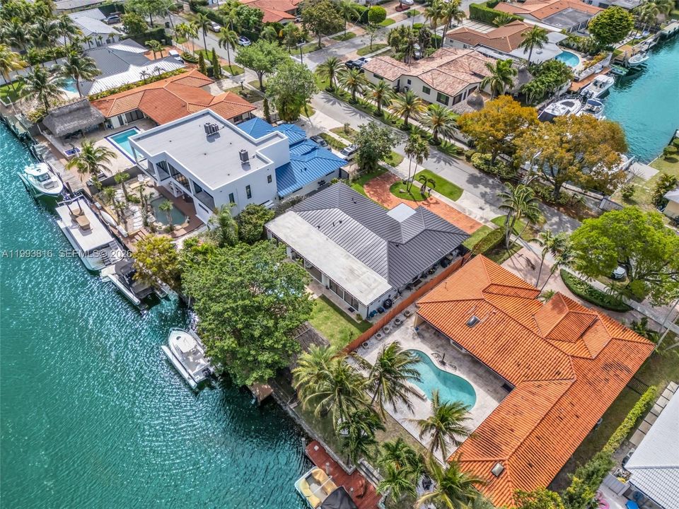 For Sale: $2,650,000 (3 beds, 2 baths, 2121 Square Feet)