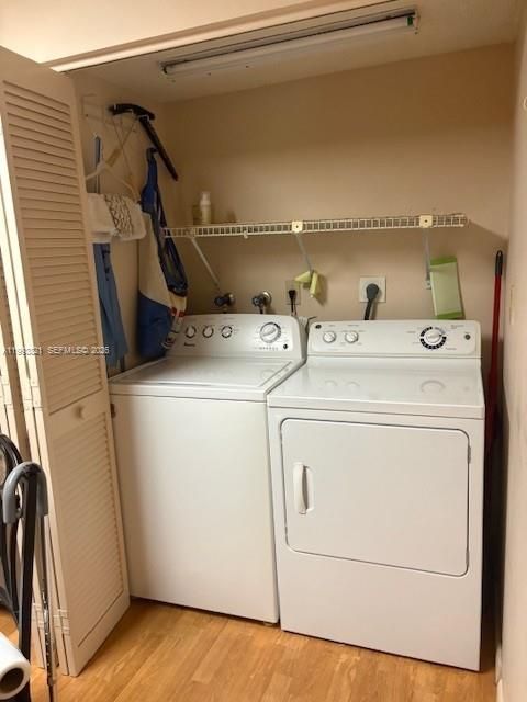 For Sale: $279,000 (2 beds, 2 baths, 1383 Square Feet)