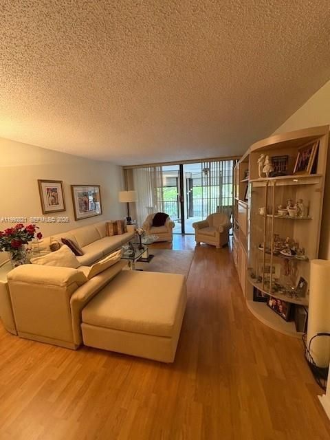 For Sale: $279,000 (2 beds, 2 baths, 1383 Square Feet)