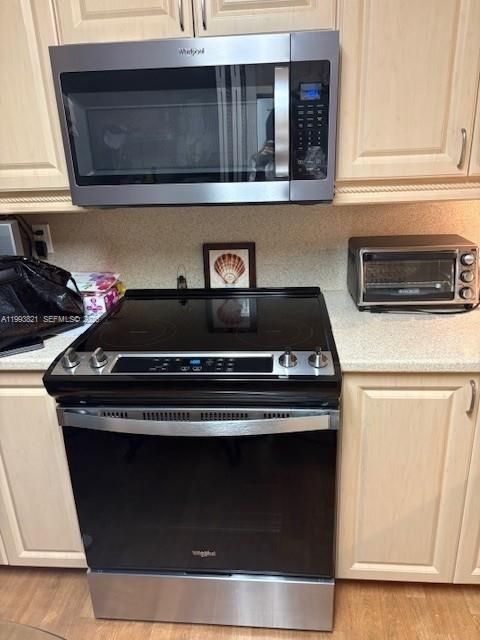 For Sale: $279,000 (2 beds, 2 baths, 1383 Square Feet)