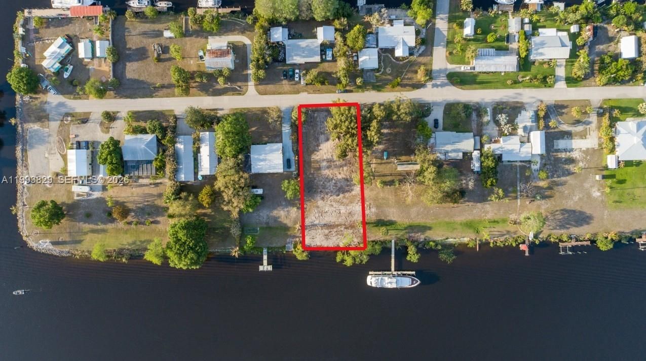 На продажу: $200,000 (0.52 acres)