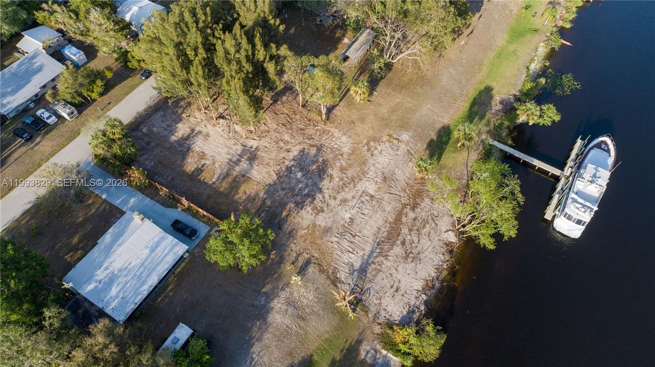 На продажу: $200,000 (0.52 acres)