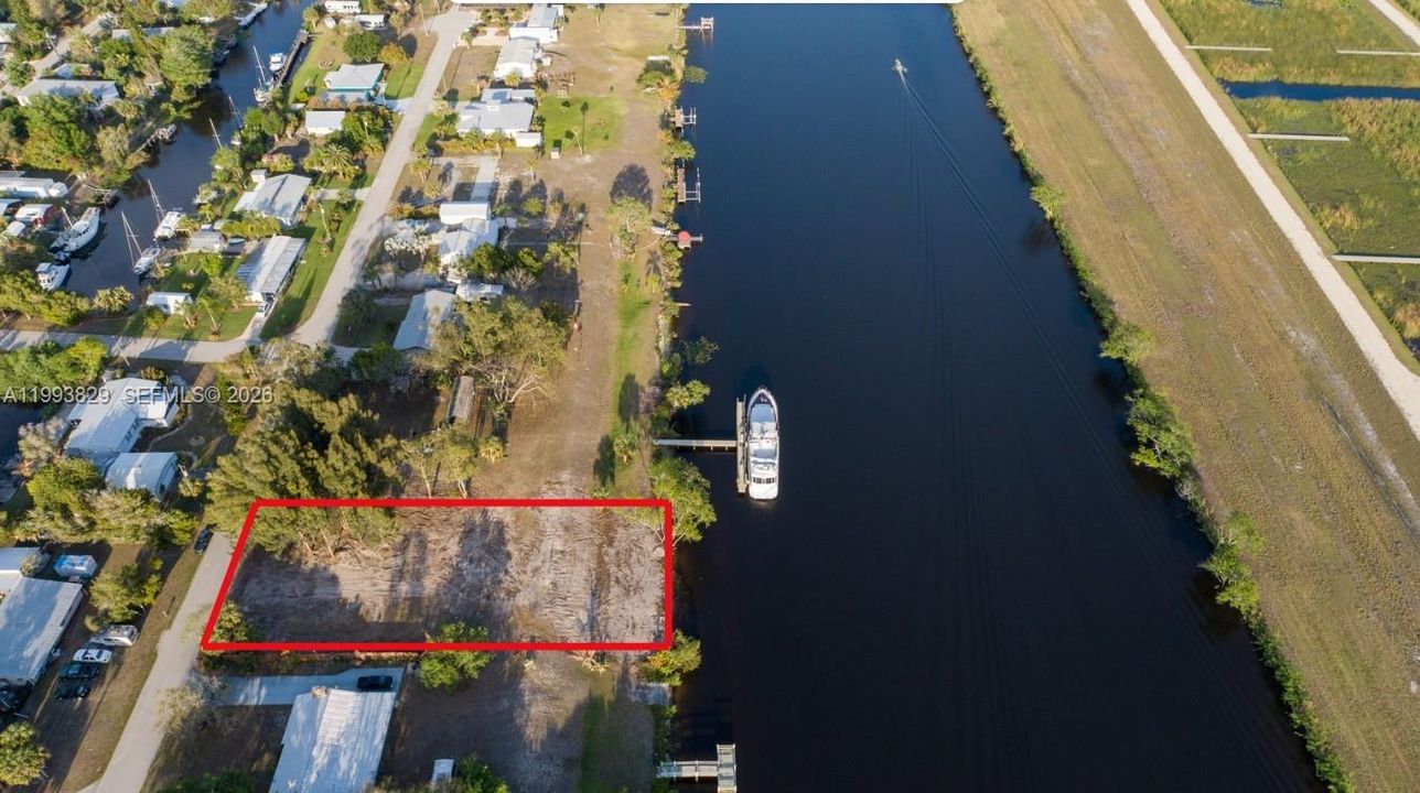 На продажу: $200,000 (0.52 acres)
