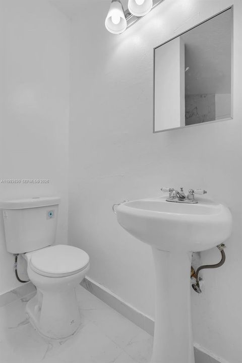 For Rent: $1,600 (1 beds, 1 baths, 1118 Square Feet)