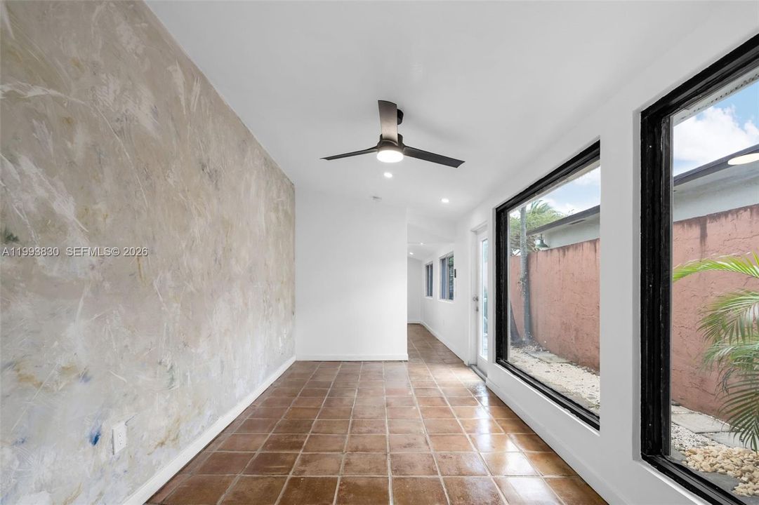 For Rent: $1,600 (1 beds, 1 baths, 1118 Square Feet)