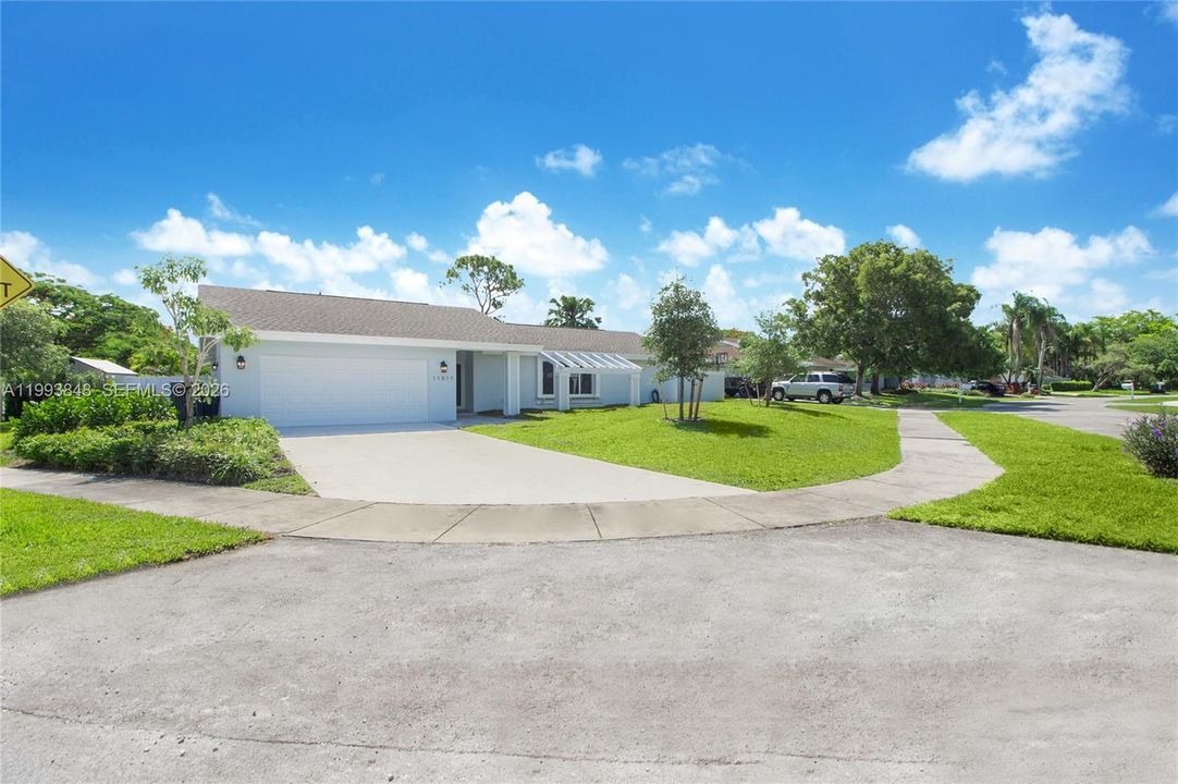 Active With Contract: $6,950 (4 beds, 3 baths, 2112 Square Feet)