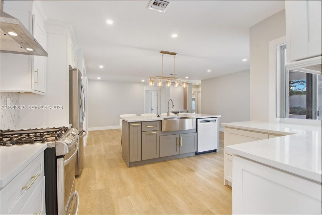 Active With Contract: $6,950 (4 beds, 3 baths, 2112 Square Feet)