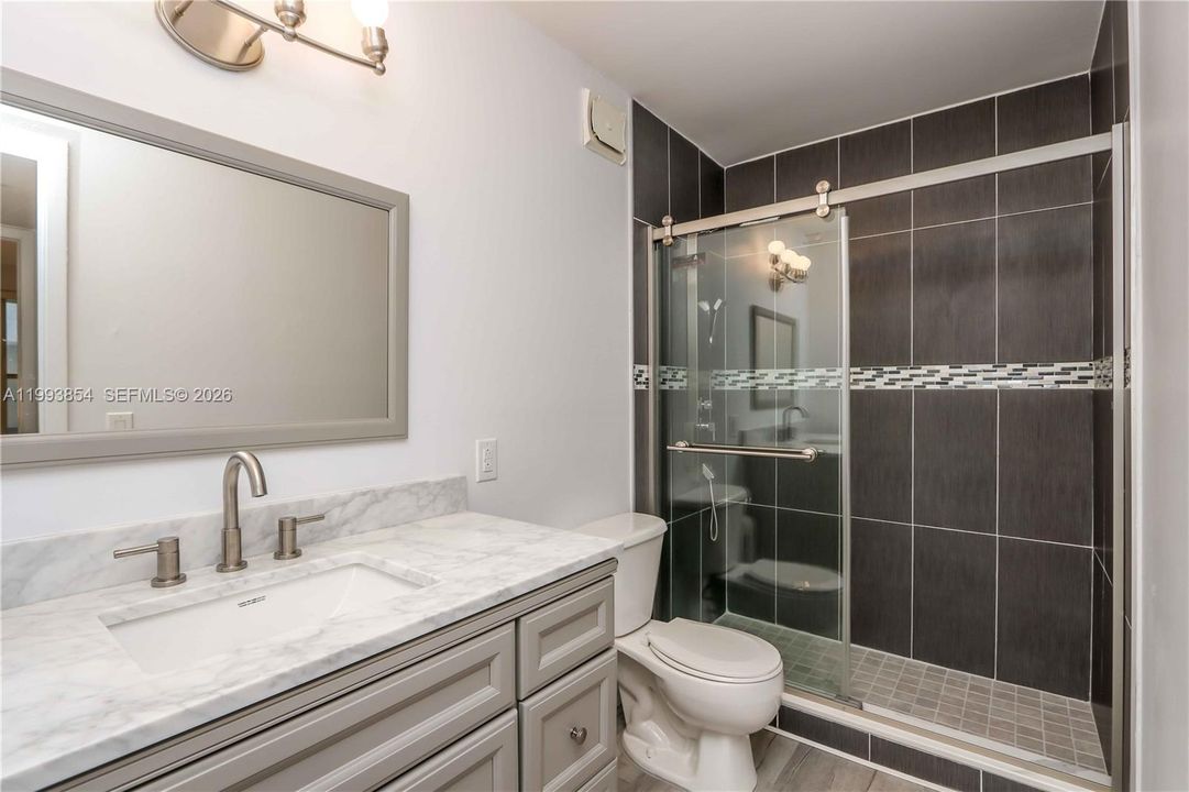 En Venta: $310,000 (2 camas, 2 baños, 1050 Pies cuadrados)