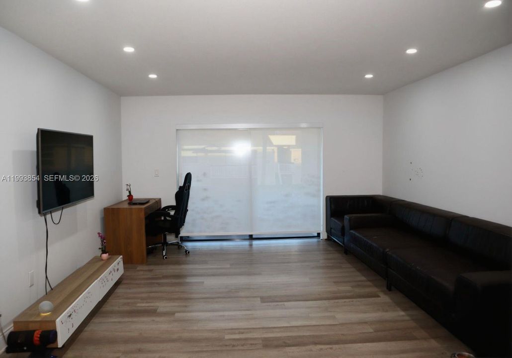 En Venta: $310,000 (2 camas, 2 baños, 1050 Pies cuadrados)