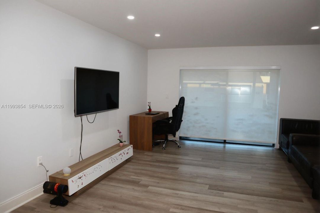 En Venta: $310,000 (2 camas, 2 baños, 1050 Pies cuadrados)