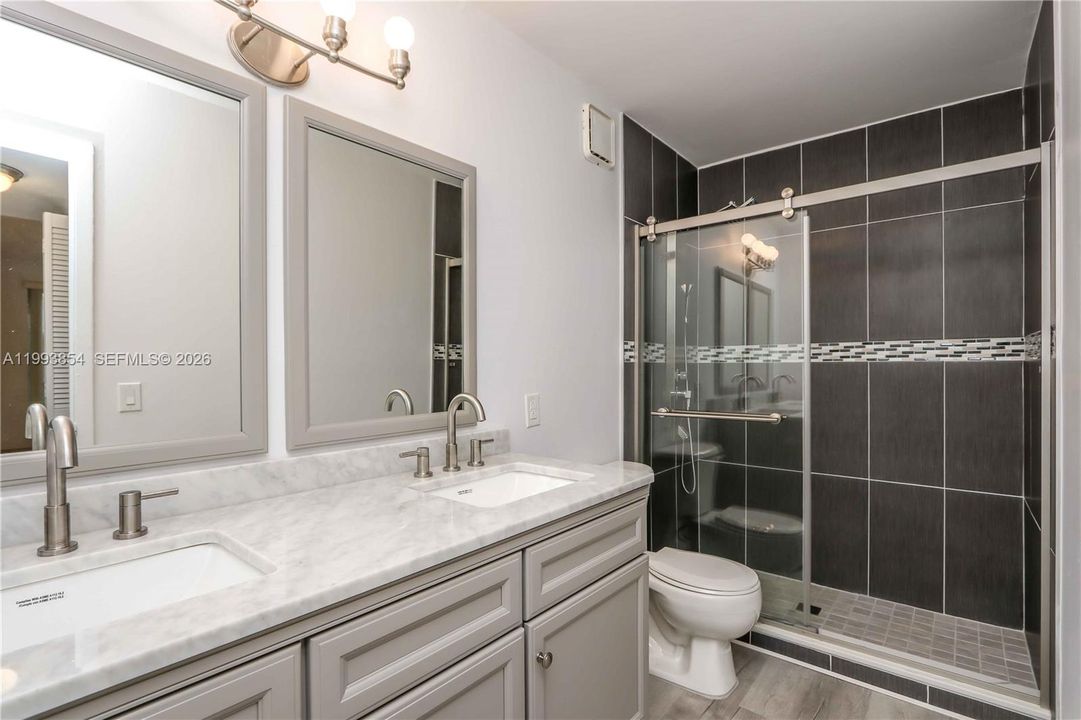 En Venta: $310,000 (2 camas, 2 baños, 1050 Pies cuadrados)