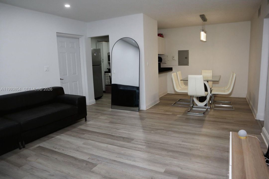 En Venta: $310,000 (2 camas, 2 baños, 1050 Pies cuadrados)